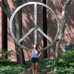 Meet your Posher, Danielle